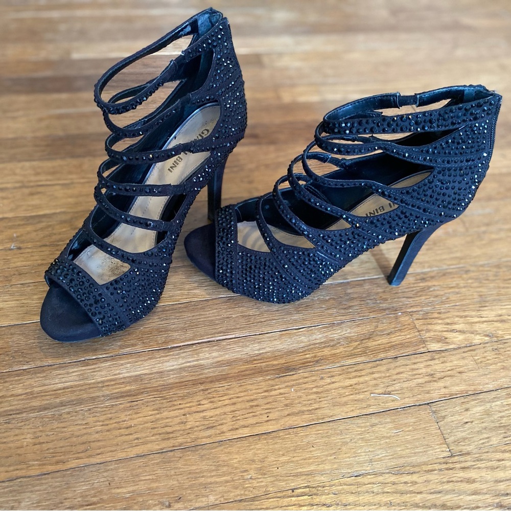 Chic Black Strappy Heels